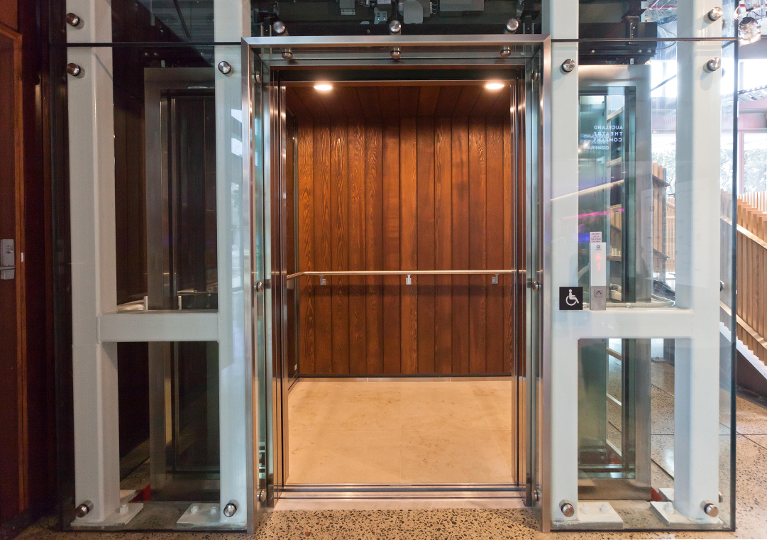 This lift uses wooden paneling to reduce glare. Glare is particularly problematic for people with low vision or cognitive impairment as causes visual distortions leading to disorientation. Handrails provide support to all users as the lift moves. Round handrails are the easiest to hold onto and should be provided on all walls that do not have an opening door.