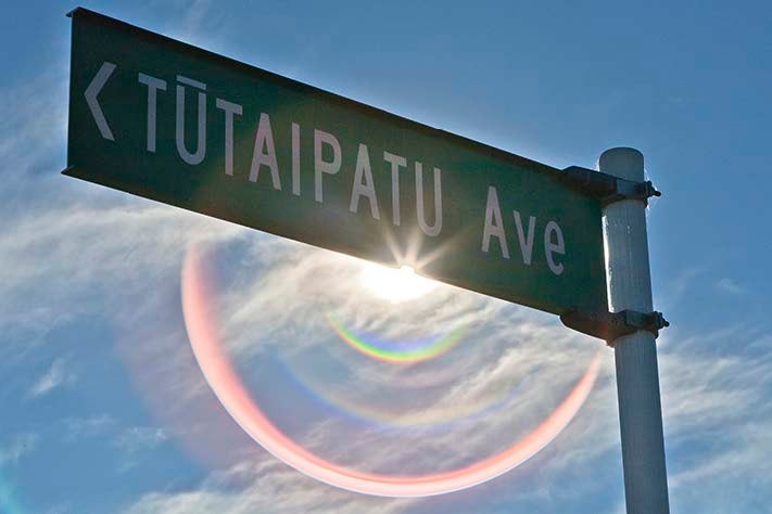 A street sign bearing the name "Tütaipatu Ave".