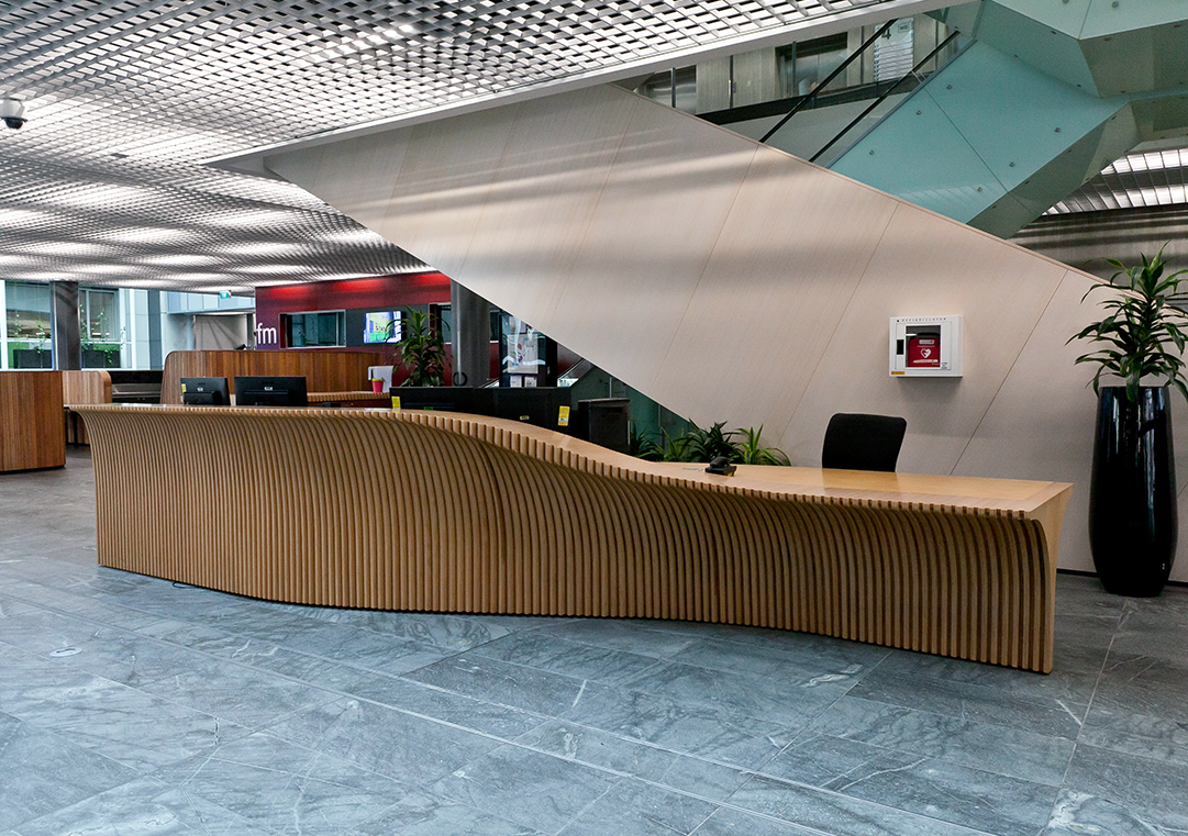 This integrated desk has both a higher and lower section, allowing people of different heights to be treated with dignity. The location of the desk allows it to be approached from different angles.