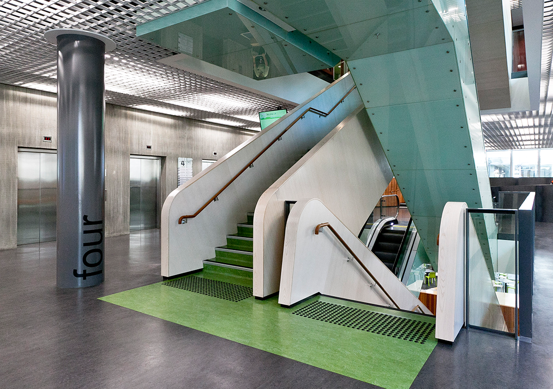 The stairs, escalator and lift are located within close proximity. The bilateral handrails and balustrades continue past the top and bottom of the stairs enabling users to move to a level surface before removing their hand from support. Strongly colour contrasted nosings and tactiles improve safety, especially for people who are blind or have low vision.