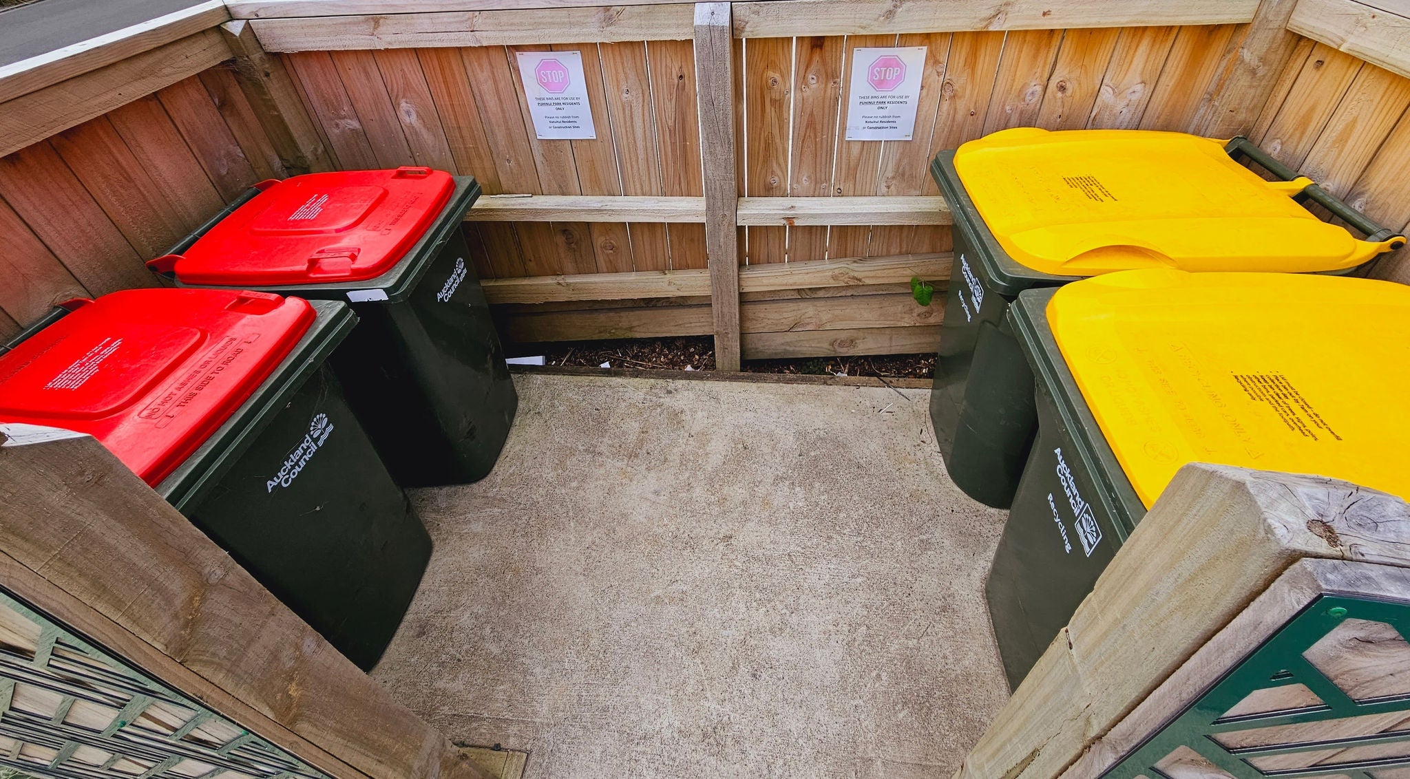 Rubbish and recycling bins