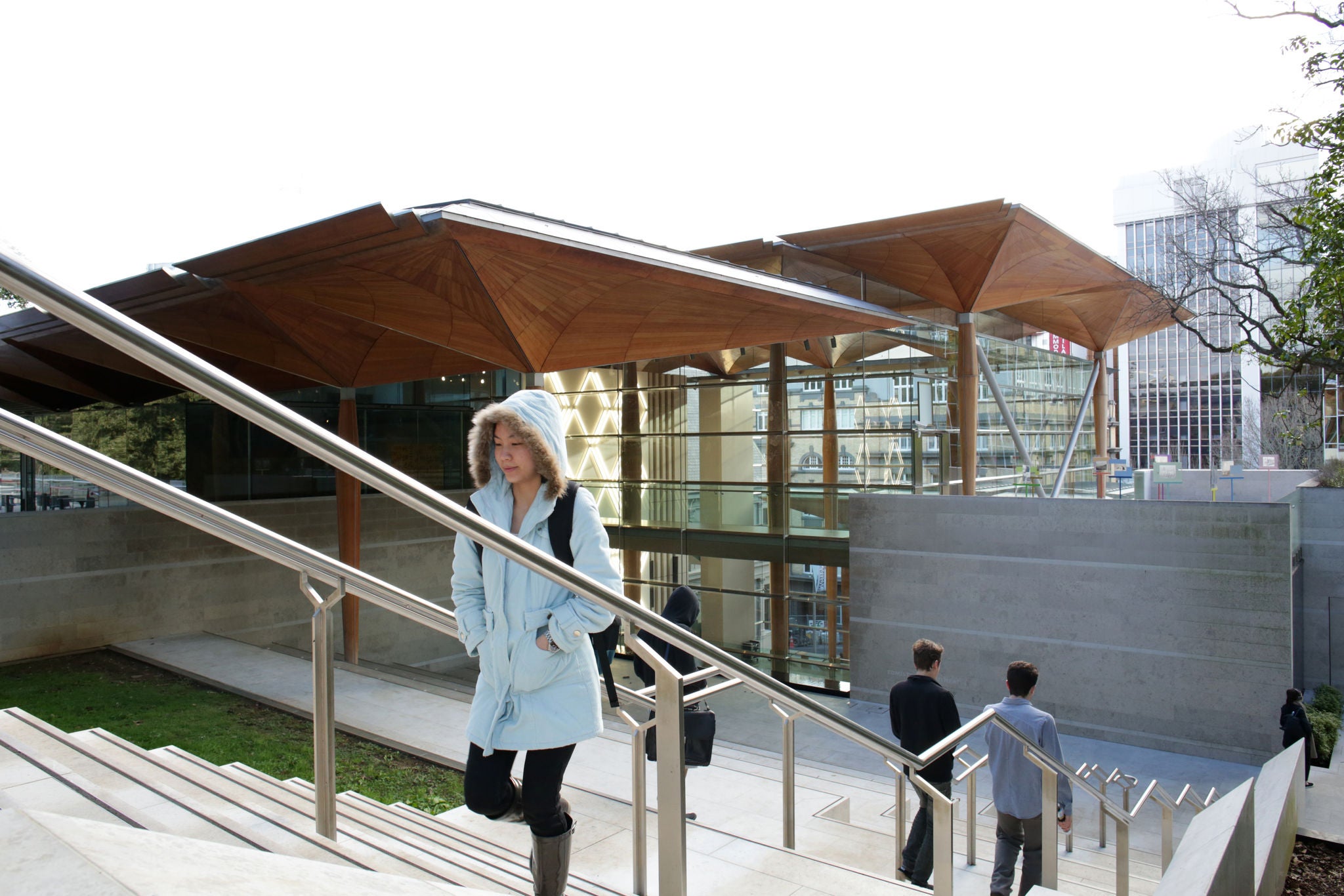 The handrails continue past the top and bottom of the stairs and are continuous around landings. This ensures users are able to grasp the handrail for support during the entire journey. The central handrail has a splitter which enables both people ascending and descending the stairs to hold the handrail at the same time.